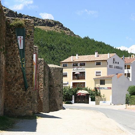 Hostal Restaurante La Muralla Canete  Exteriör bild