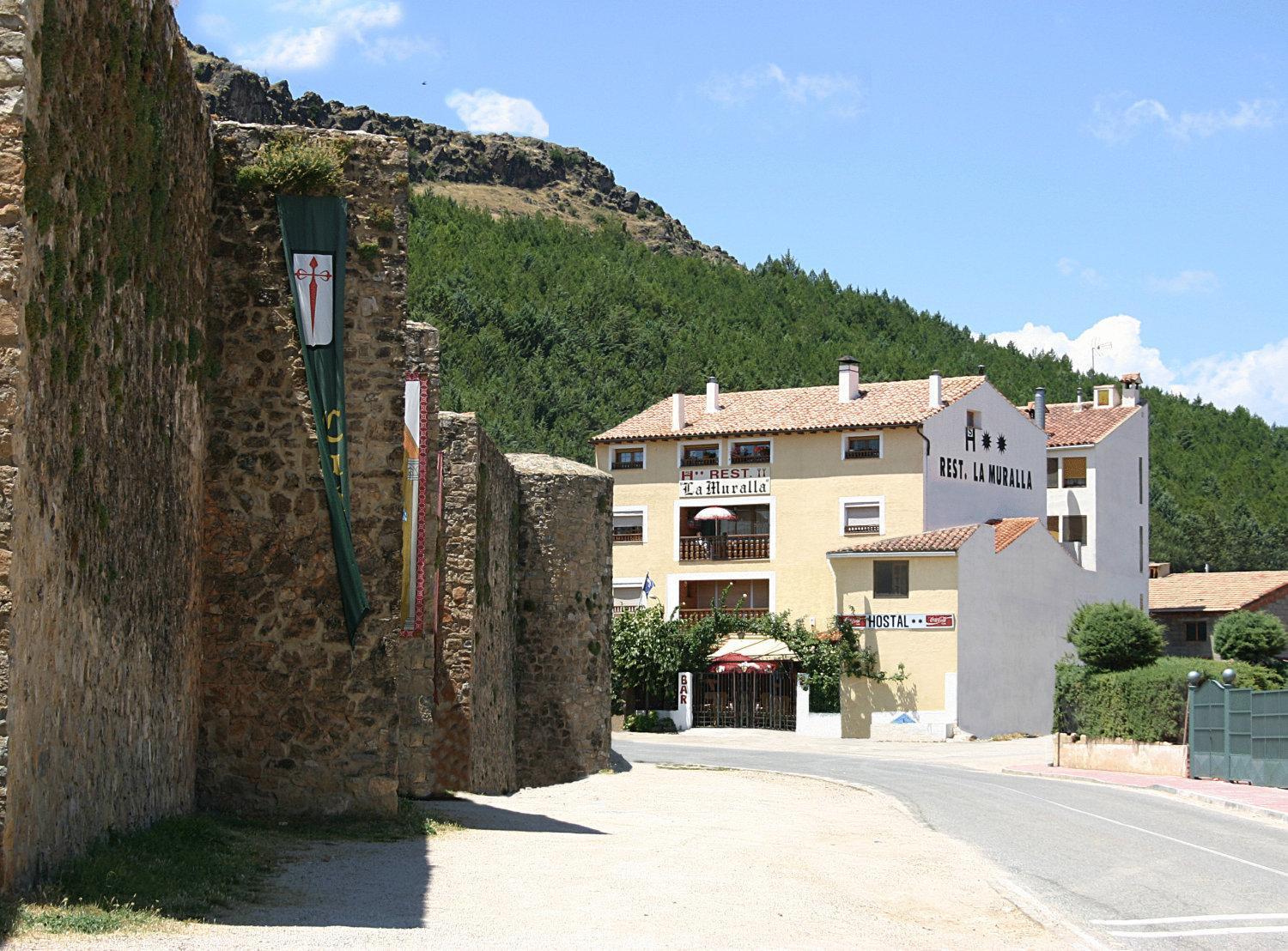 Hostal Restaurante La Muralla Canete  Exteriör bild