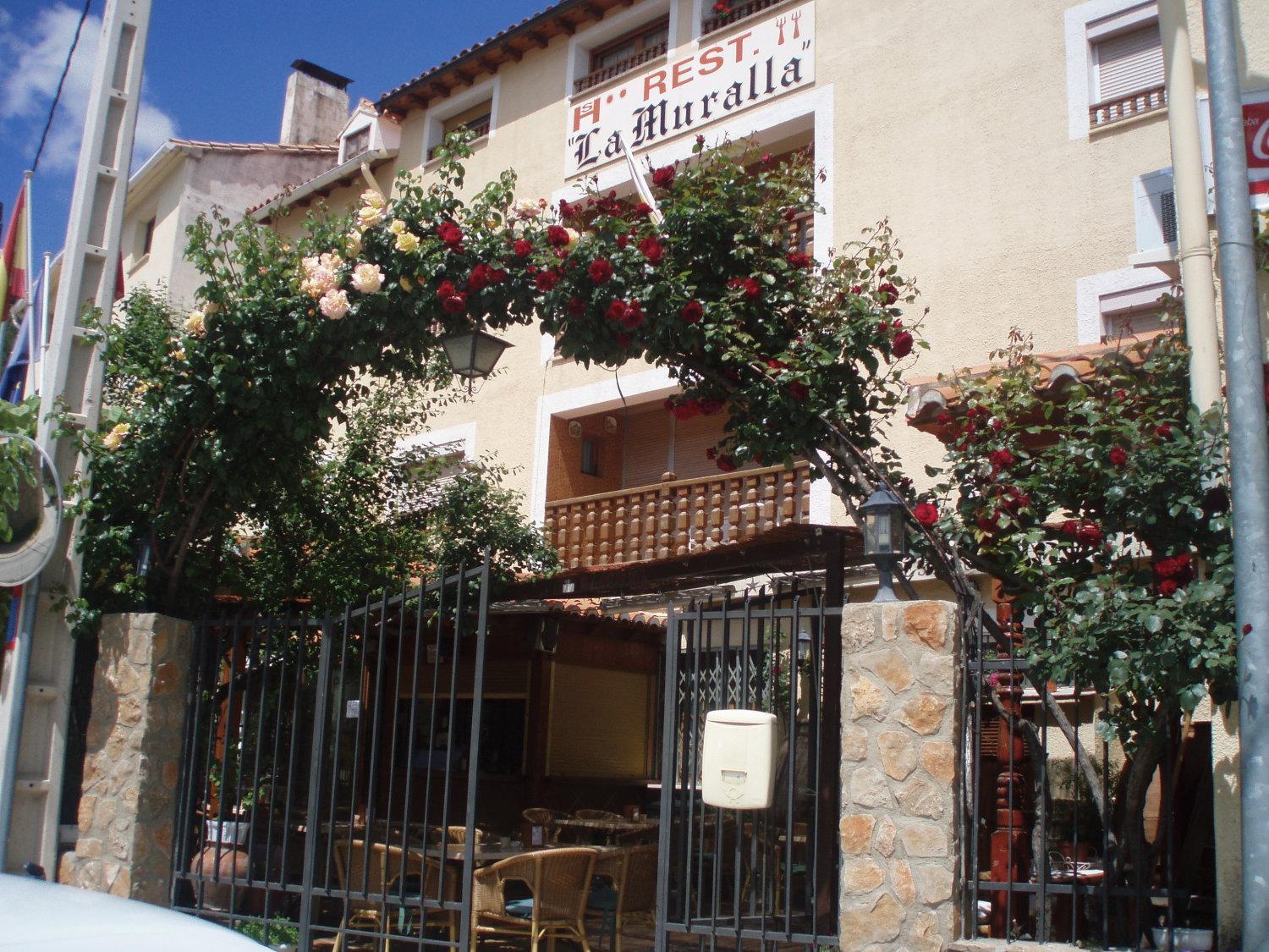 Hostal Restaurante La Muralla Canete  Exteriör bild